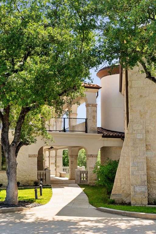 4256 Fischer Store Rd, Wimberley, TX 78676 - view of property featuring concrete driveway