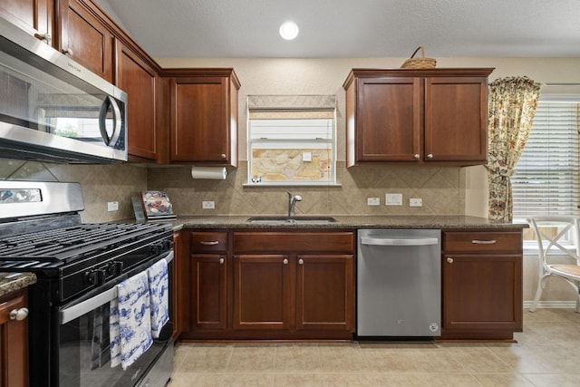 11208 Persimmon Gap Dr, Austin, TX 78717 - kitchen with stainless steel appliances, a sink, plenty of natural light, and tasteful backsplash