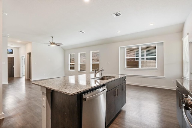 605 Bridle Creek Dr, Georgetown, TX 78626 - kitchen featuring stainless steel appliances, a sink, dark wood finished floors, baseboards, and recessed lighting