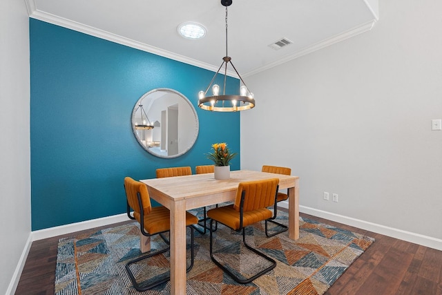 6801 Beckett Rd Unit 119L, Austin, TX 78749 - dining area featuring a chandelier, ornamental molding, and wood finished floors