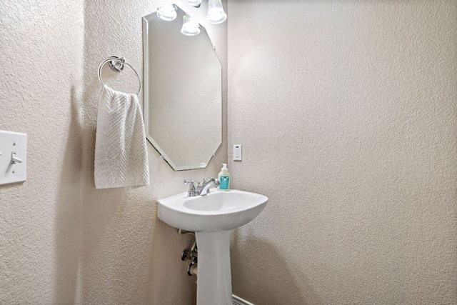 1518 Foppiano Loop, Round Rock, TX 78665 - view of bathroom