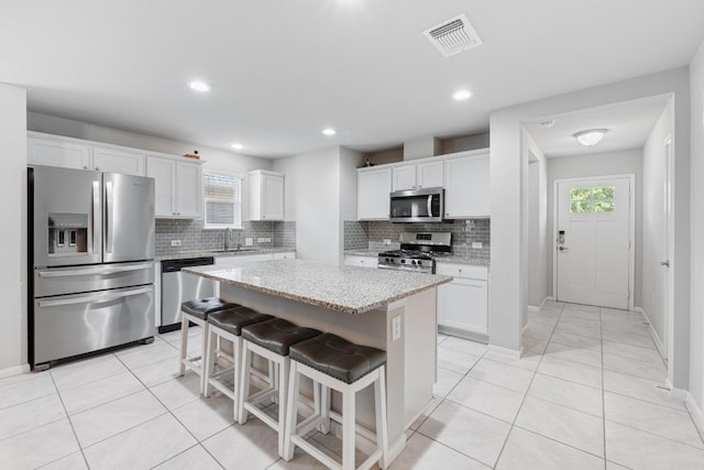 2211 Bettylou Ln, Austin, TX 78754 - kitchen featuring stainless steel appliances, a sink, a kitchen island, tasteful backsplash, and recessed lighting