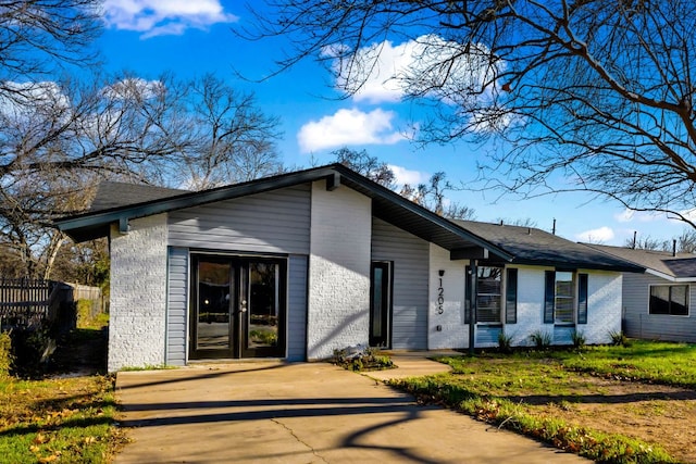 1205 Arthur Stiles Rd, Austin, TX 78721 - view of front facade featuring brick siding