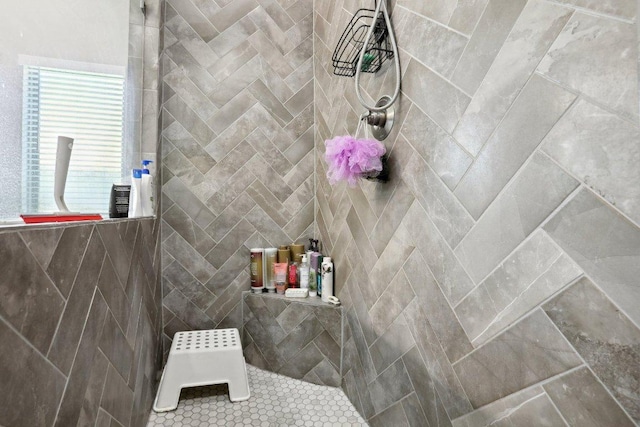 13212 Carol Lawler Ln, Manor, TX 78653 - bathroom featuring tiled shower