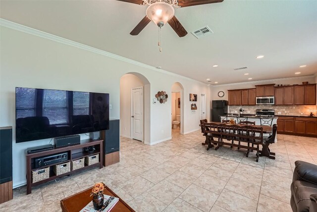 2712 Auburn Chestnut Ln, Pflugerville, TX 78660 - living room featuring arched walkways, ornamental molding, a ceiling fan, recessed lighting, and baseboards