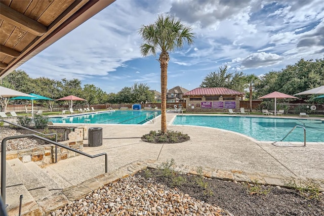 2712 Auburn Chestnut Ln, Pflugerville, TX 78660 - community pool with a patio area and a fenced backyard