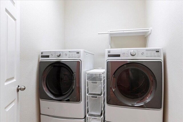 2709 Sun Mountain Dr, Leander, TX 78641 - laundry room with washer and dryer