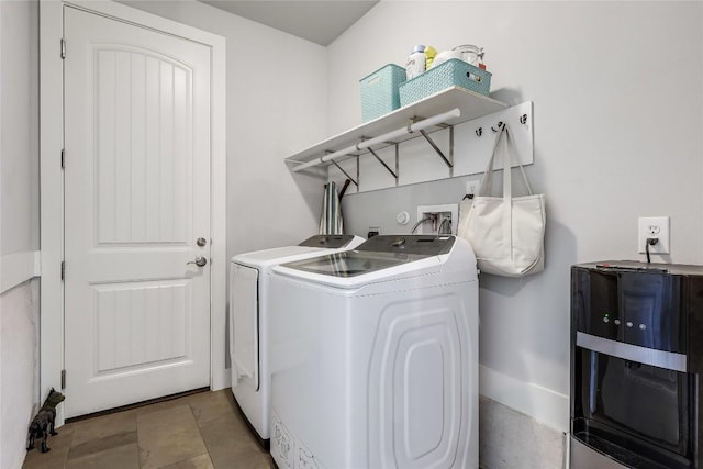 21800 Owens Cv, Lago Vista, TX 78645 - laundry room featuring independent washer and dryer