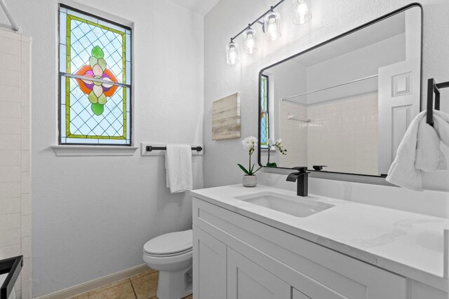 1706 Prairie Hen Cv, Austin, TX 78758 - full bath featuring vanity, toilet, tiled shower, and tile patterned floors