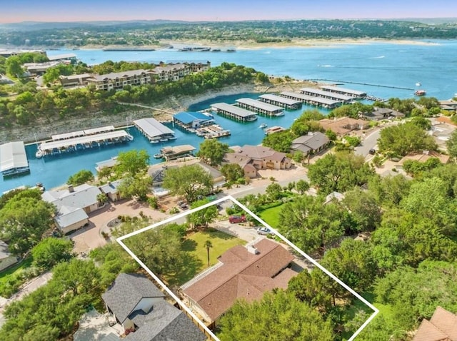 922 Challenger, Lakeway, TX 78734 - aerial view of property's location with property boundaries highlighted and a large body of water