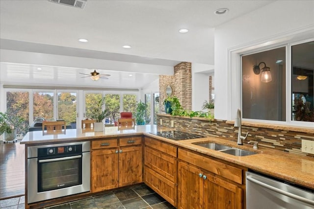 922 Challenger, Lakeway, TX 78734 - kitchen featuring stainless steel appliances, a sink, a ceiling fan, backsplash, and recessed lighting