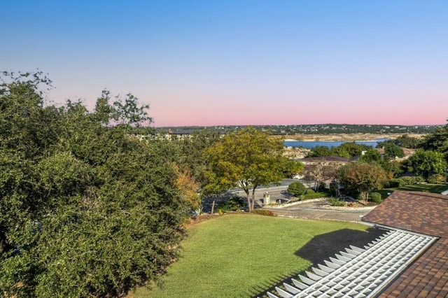 922 Challenger, Lakeway, TX 78734 - view of green lawn