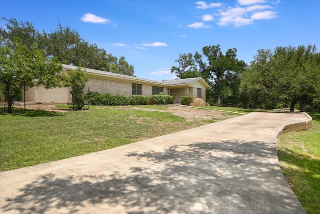 9504 Flintrock Cir, Austin, TX 78737 - ranch-style house featuring a front lawn
