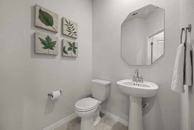 13712 Fallsprings Way, Manor, TX 78653 - bathroom with toilet and baseboards