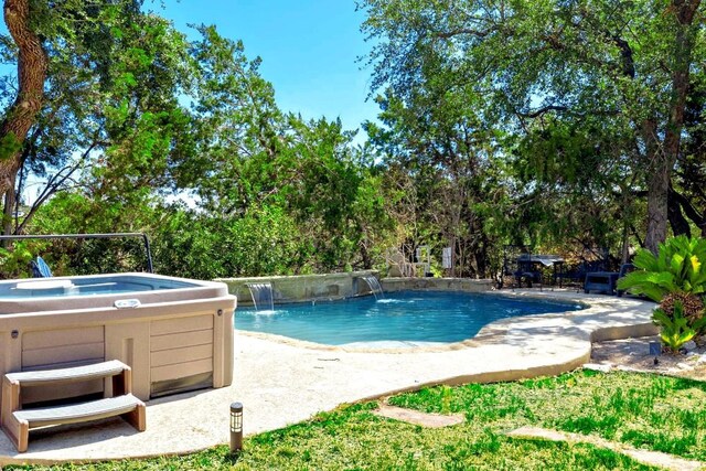 15100 General Williamson Dr, Austin, TX 78734 - swimming pool with a hot tub and a patio area