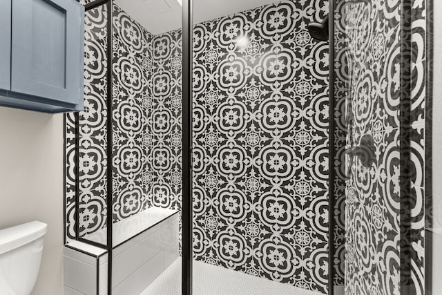101 Explorer Cv, Lakeway, TX 78734 - bathroom with walk in shower and toilet