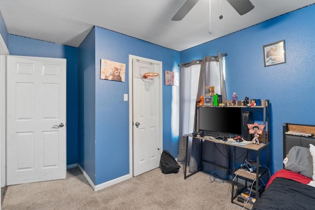 2000 Holly Springs Dr, Taylor, TX 76574 - bedroom featuring carpet flooring, a ceiling fan, and a textured wall