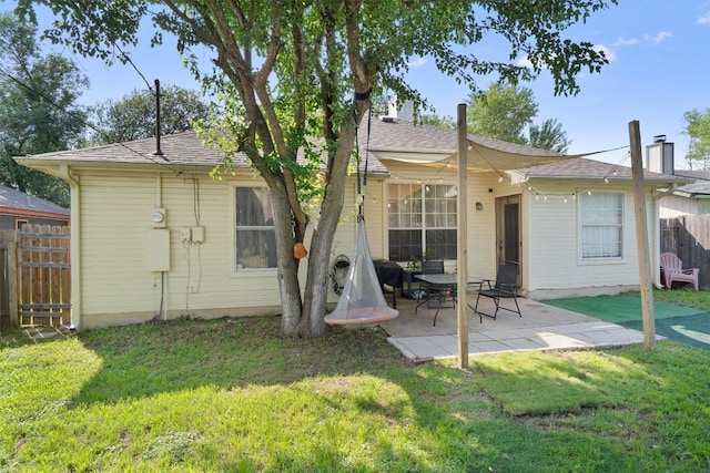 2000 Holly Springs Dr, Taylor, TX 76574 - back of property with a patio area