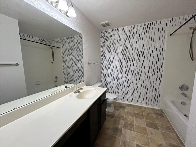 125 Lilly Crk, Boerne, TX 78006 - bathroom with wallpapered walls, bathing tub / shower combination, vanity, and toilet