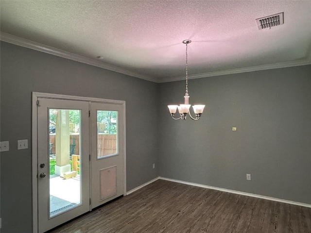 125 Lilly Crk, Boerne, TX 78006 - unfurnished room with dark wood-type flooring, a textured ceiling, a chandelier, baseboards, and ornamental molding