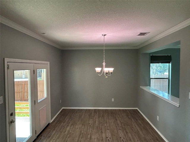 125 Lilly Crk, Boerne, TX 78006 - unfurnished dining area featuring a chandelier, wood finished floors, a textured ceiling, ornamental molding, and baseboards