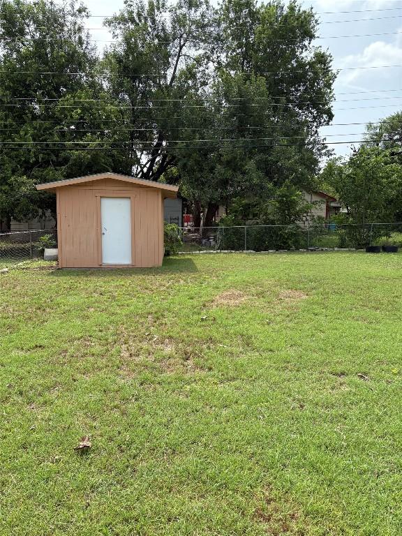 5907 Eureka Dr, Austin, TX 78745 - view of yard with a shed
