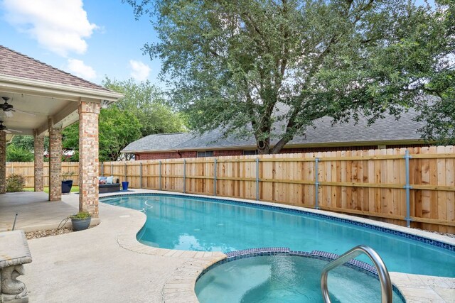 11037 River Plantation Dr, Austin, TX 78747 - view of pool featuring a patio area, ceiling fan, a fenced backyard, and a pool with connected hot tub