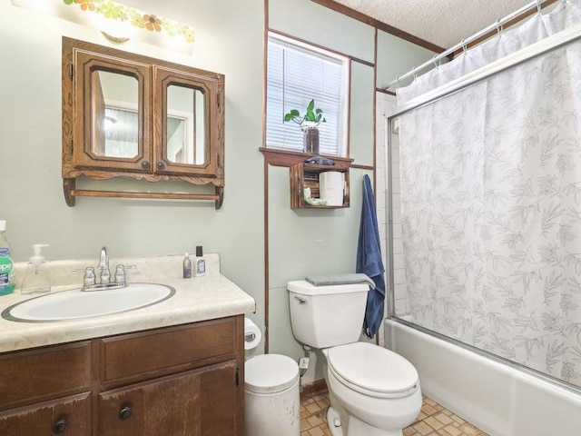 8622 Thunderbird Rd, Austin, TX 78736 - bathroom with toilet, vanity, shower / bath combination with curtain, and a textured ceiling