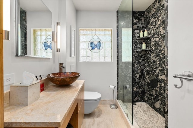 2301 Del Curto Rd, Austin, TX 78704 - full bath with a tile shower, toilet, and vanity