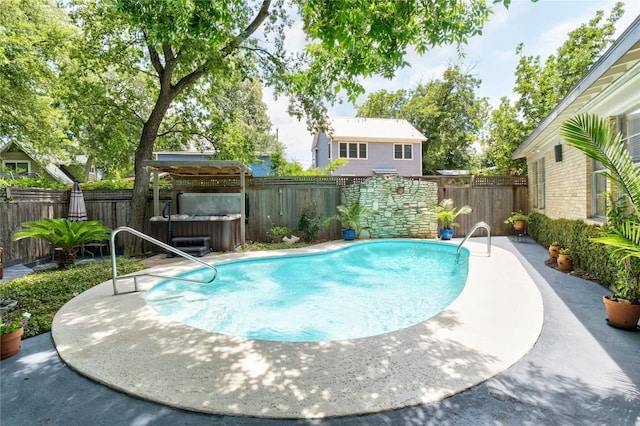 2301 Del Curto Rd, Austin, TX 78704 - view of pool featuring a hot tub and a fenced backyard