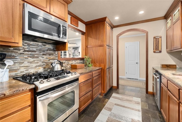 2301 Del Curto Rd, Austin, TX 78704 - kitchen featuring stainless steel appliances, ornamental molding, backsplash, baseboards, and arched walkways
