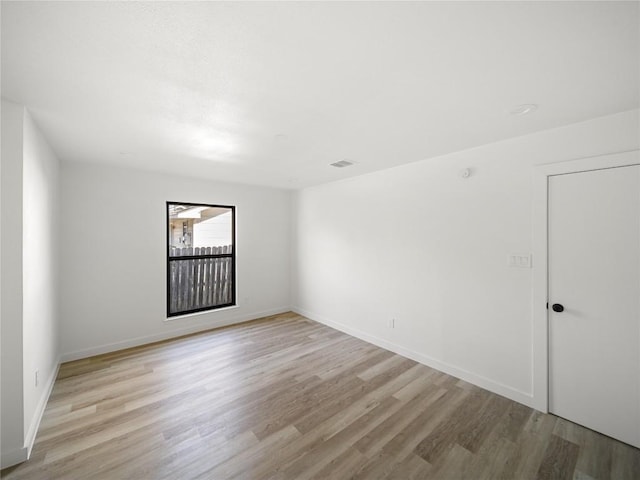 3912 Hillside Dr, Round Rock, TX 78681 - empty room featuring light wood-style floors and baseboards