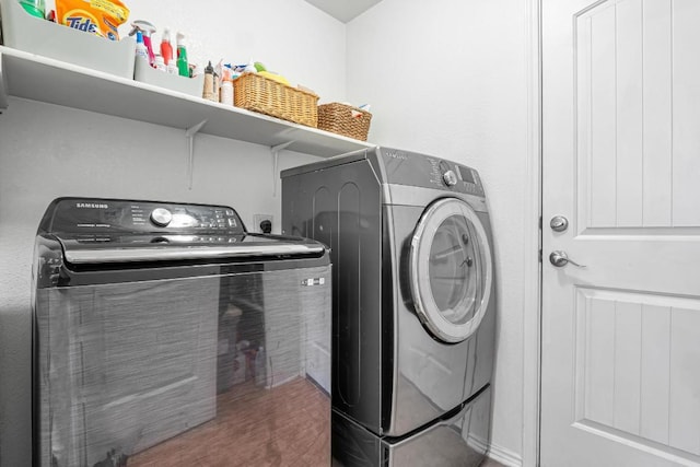8936 Milton Lease Dr, Austin, TX 78747 - laundry area featuring washer and clothes dryer