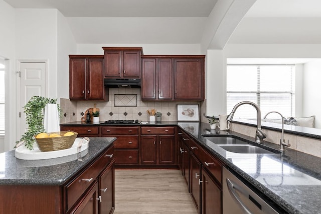 328 Palo Alto Way, Austin, TX 78732 - kitchen featuring a sink, dishwasher, under cabinet range hood, black gas stovetop, and dark stone countertops