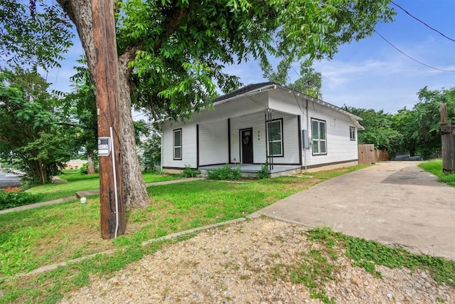 204 E Brenham St, Elgin, TX 78621 - view of front of home featuring covered porch and concrete driveway