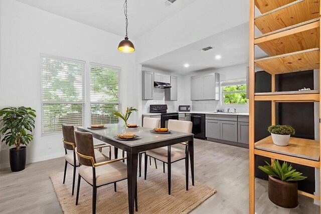 204 E Brenham St, Elgin, TX 78621 - dining room featuring light wood-style flooring and baseboards