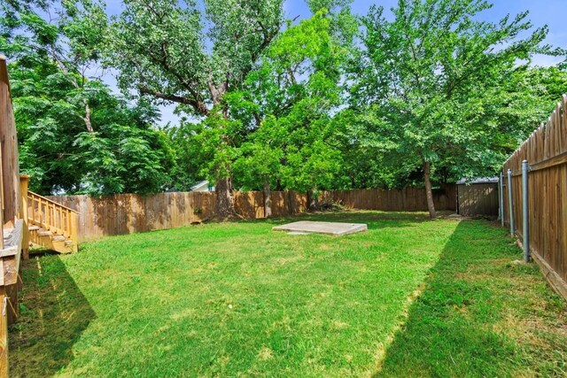 204 E Brenham St, Elgin, TX 78621 - view of yard
