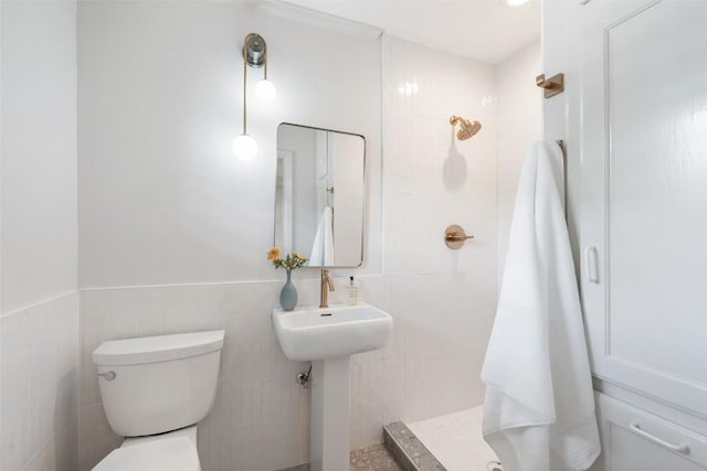 4607 Balcones Dr, Austin, TX 78731 - bathroom featuring toilet and tile walls