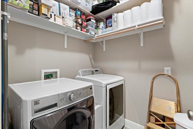 21912 Rock Wren Rd, Spicewood, TX 78669 - laundry room featuring washer and dryer and baseboards
