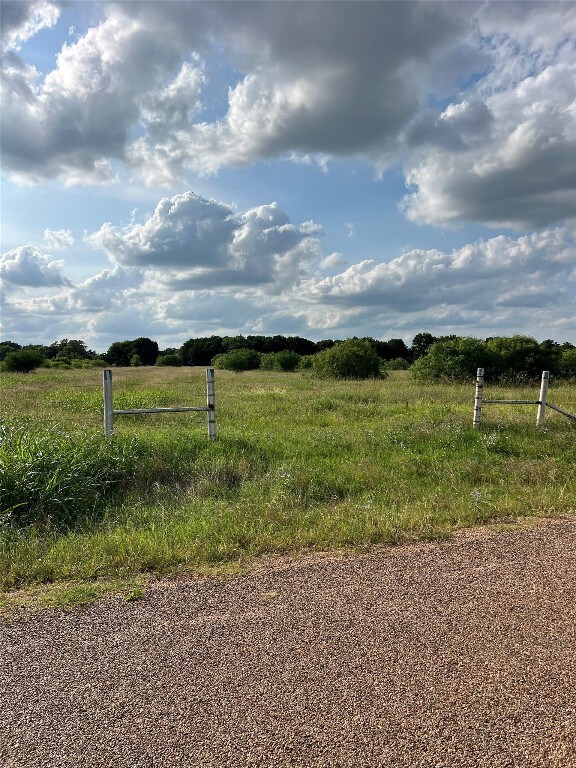 329 Hatterman Rd, La Grange, TX 78945