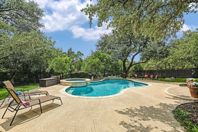 5801 Taylor Draper Cv, Austin, TX 78759 - view of swimming pool featuring a patio, a pool with connected hot tub, and view of wooded area