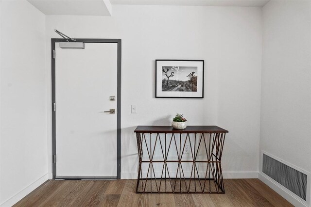 1800 E 4th St Unit 396, Austin, TX 78702 - foyer featuring wood finished floors and baseboards