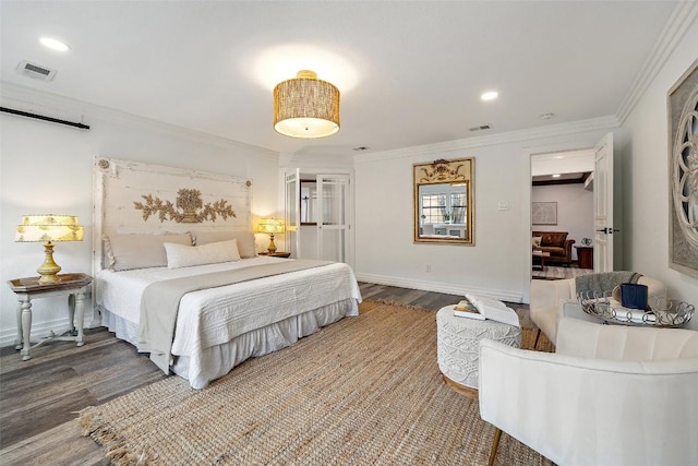 119 Vicinity Trl, Spicewood, TX 78669 - bedroom featuring wood finished floors, crown molding, and recessed lighting