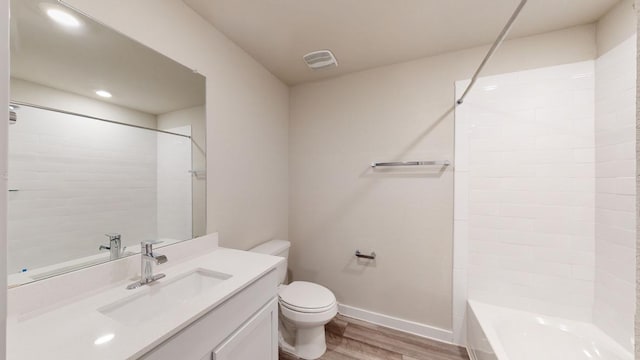 4019 Illian Cv, Killeen, TX 76542 - bathroom featuring wood finished floors, vanity, toilet, baseboards, and washtub / shower combination