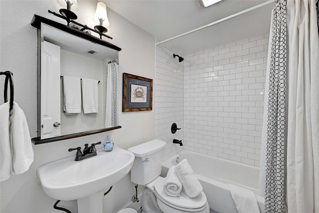 1307 Norwalk Ln Unit 104, Austin, TX 78703 - full bath featuring shower / bath combo with shower curtain, toilet, and a sink