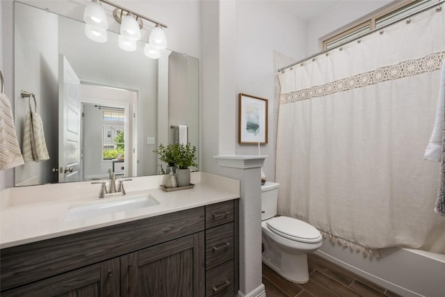 620 Saturnia Dr, Georgetown, TX 78628 - bathroom with wood finished floors, vanity, and shower / tub combo with curtain