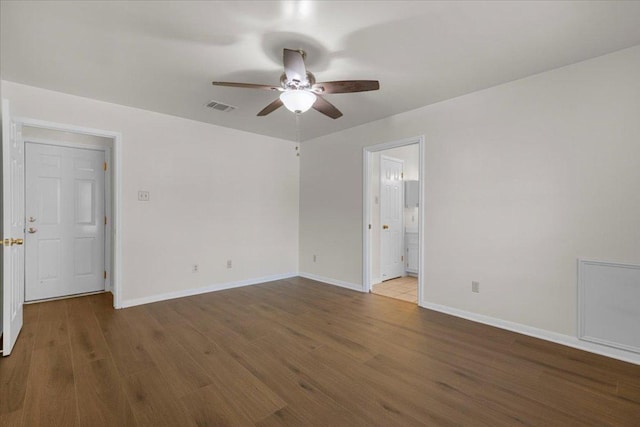 910 Garwood St, Smithville, TX 78957 - unfurnished room featuring a ceiling fan and wood finished floors