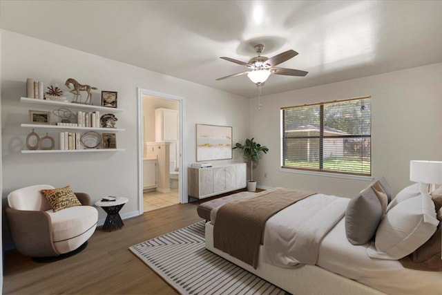 910 Garwood St, Smithville, TX 78957 - bedroom with wood finished floors, connected bathroom, and a ceiling fan