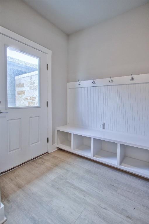 5907 Rotunda Vw, Austin, TX 78747 - mudroom featuring wood finished floors