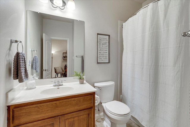 167 Limestone Trl Unit 76, Austin, TX 78737 - bathroom with vanity, toilet, and a shower with curtain